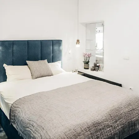 Stari Trg With Atrium Apartment *